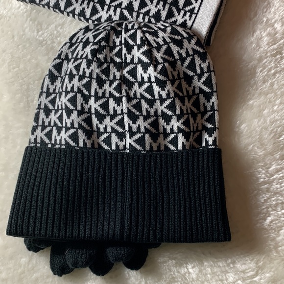 Michael Kors Three Piece Winter Set - Picture 5 of 10